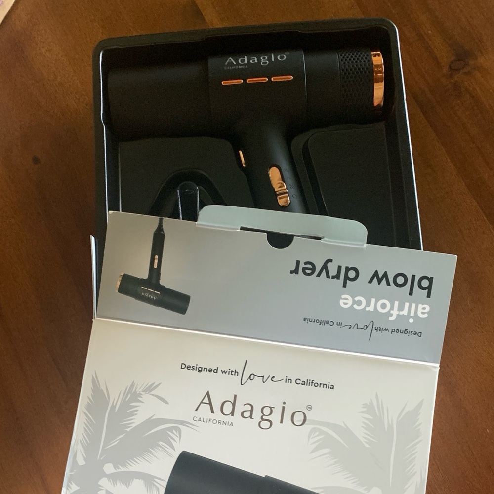 Adaigo hair dryer- black